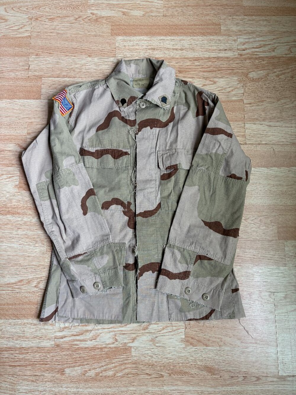 U.S. Desert Camo Distressed Military Lightweight Combat Jacket with Patches